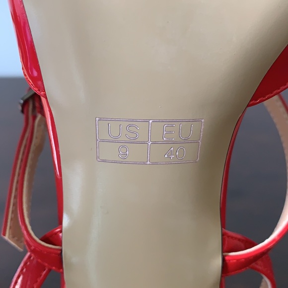Red pumps - Picture 6 of 6